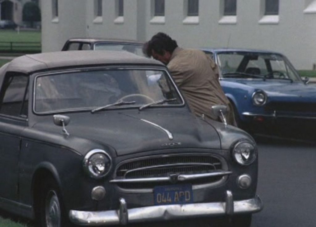 Il tenente Colombo e la sua Peugeot 403, dall'omonima serie TV. 
