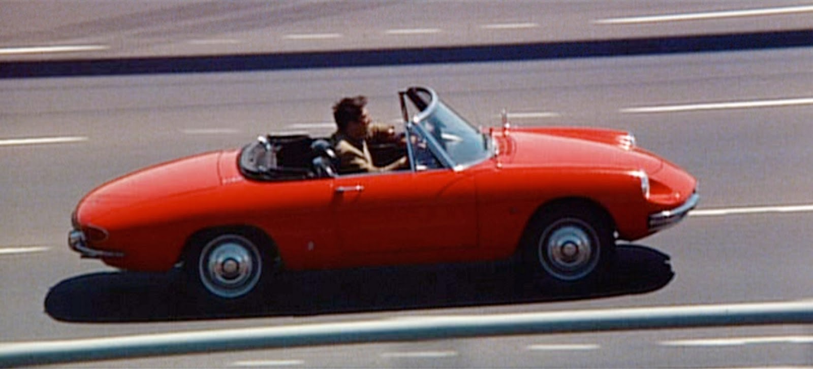 Alfa Romeo Duetto rossa di Dustin Hoffman ne Il laureato 