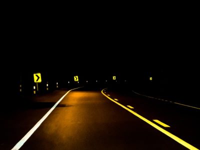 Come guidare bene di notte