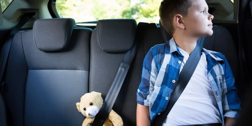 Dai seggiolini agli airbag: le regole per far viaggiare i bambini