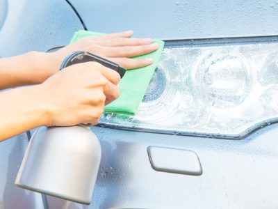 Come pulire i fari in plastica dell'auto