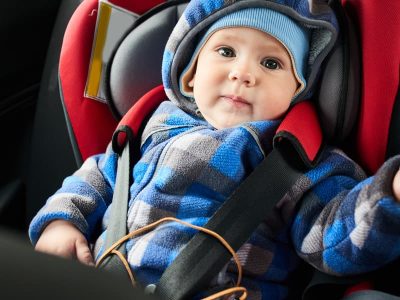 Bambini in auto viaggiare in inverno