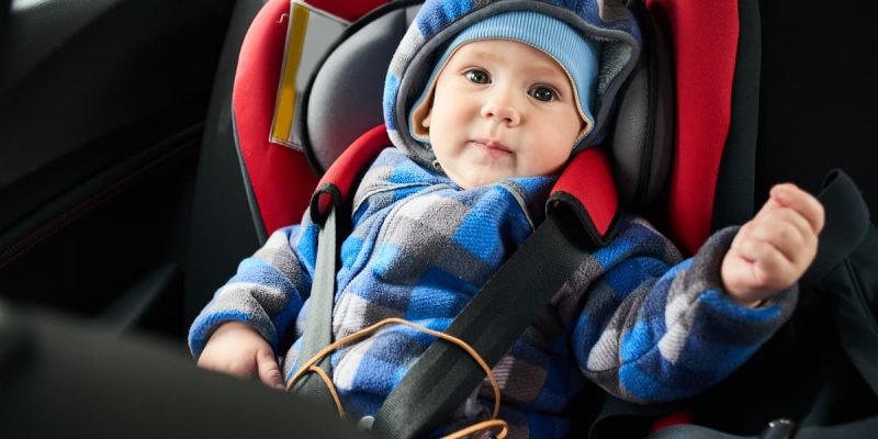 Bambini in auto viaggiare in inverno
