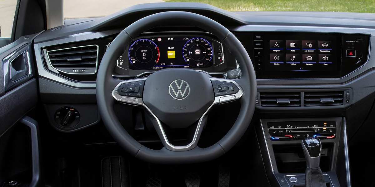 Volkswagen-Polo-2022-interni