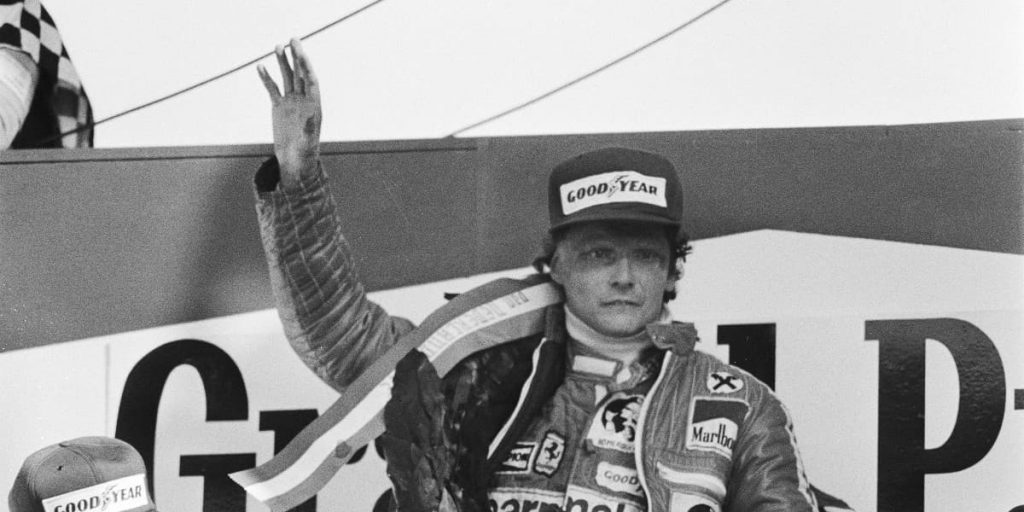 Niki Lauda al 4° posto della classifica dei piloti più famosi di sempre.