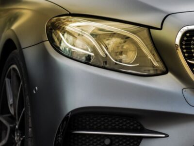 Mercedes vs Jaguar storia di una battaglia pubblicitaria