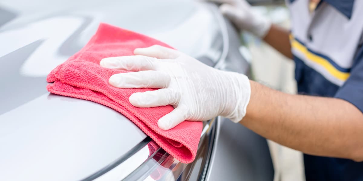 Come lavare la macchina con il fai da te: consigli e trucchi