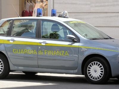 Le auto in servizio delle Guardia di Finanza