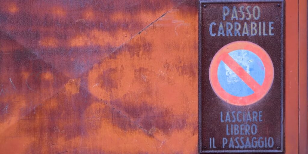 Passo carrabile cosa dice la normativa del Codice della strada brumbrum BLOG