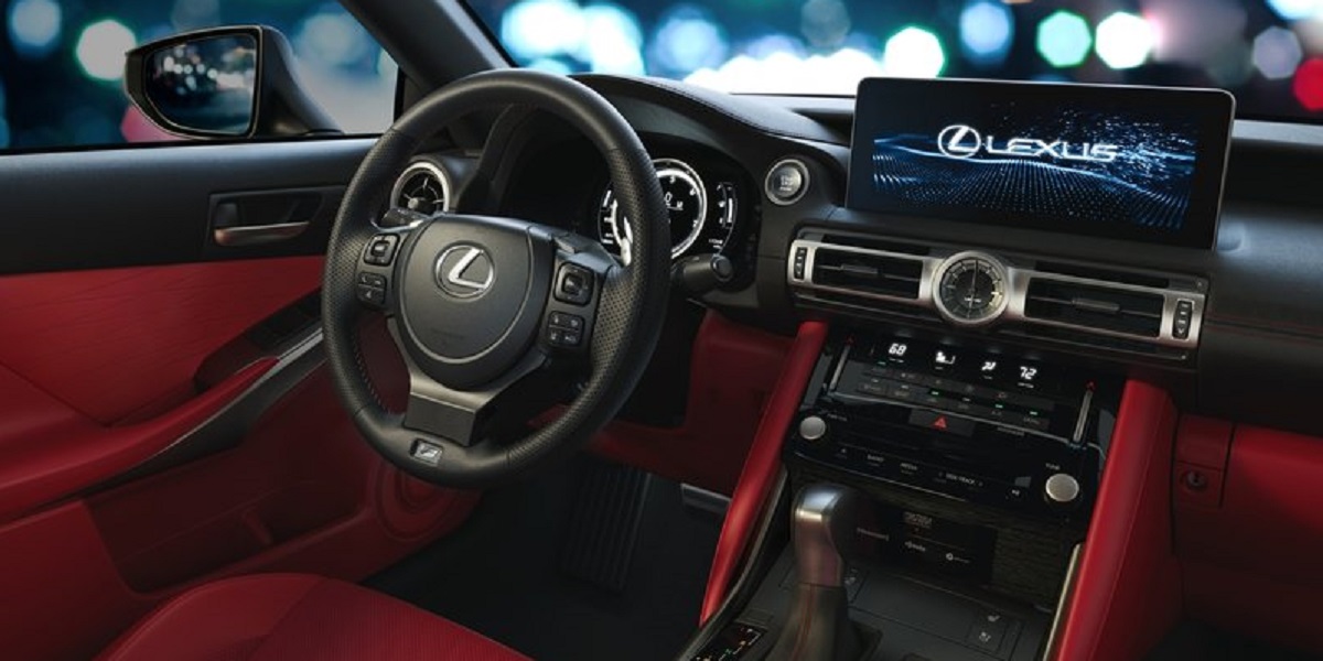 Lexus IS interni e design