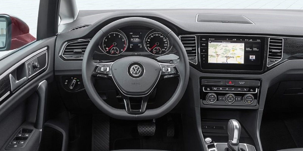 Volkswagen Golf Sportsvan interior and design