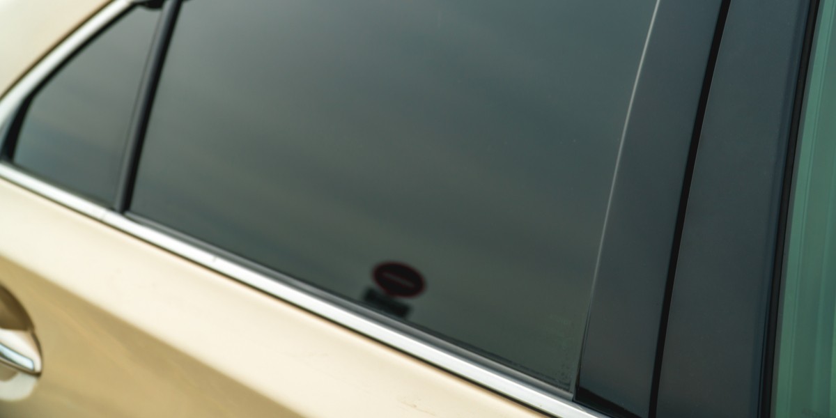 Cos'è l'oscuramento vetri auto? Perché è utile oscurare il vetro?