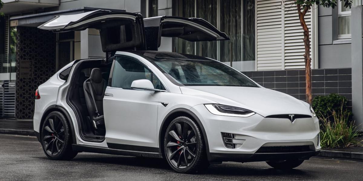 Tesla-model-x-auto-portiere-ali-gabbiano-10-modelli-famosi