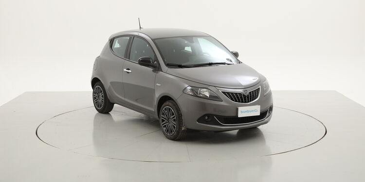 macchine-per-neopatentati-lancia-ypsilon