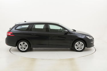 Peugeot 308 SW Active usata del 2017 con 66.489 km
