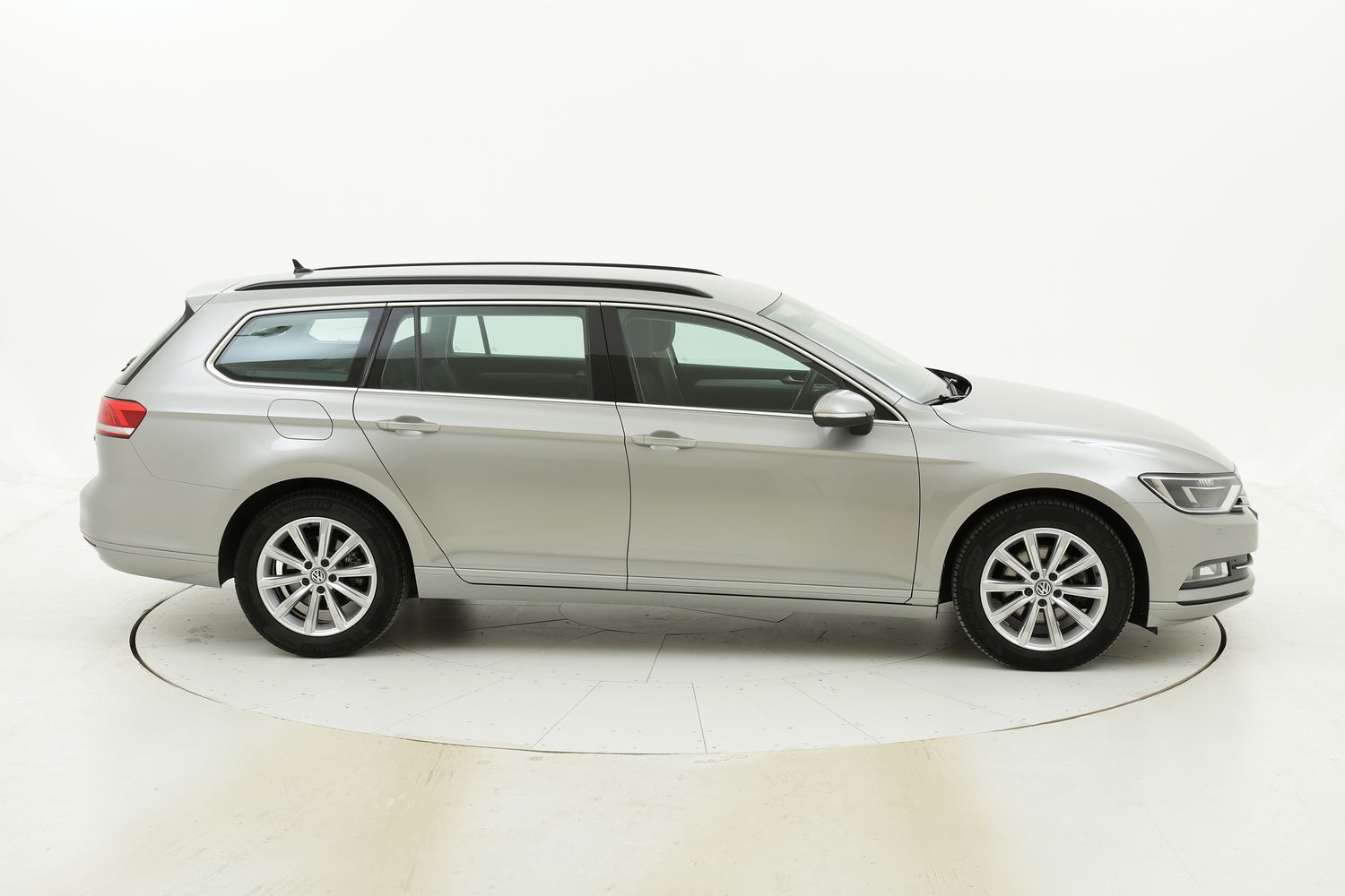 Volkswagen Passat usata del 2017 con 130.462 km