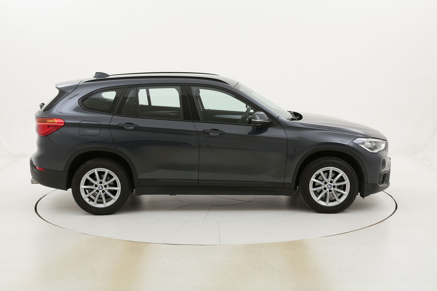 BMW X1 18d sDrive Business aut. usata del 2019 con 25.039 km