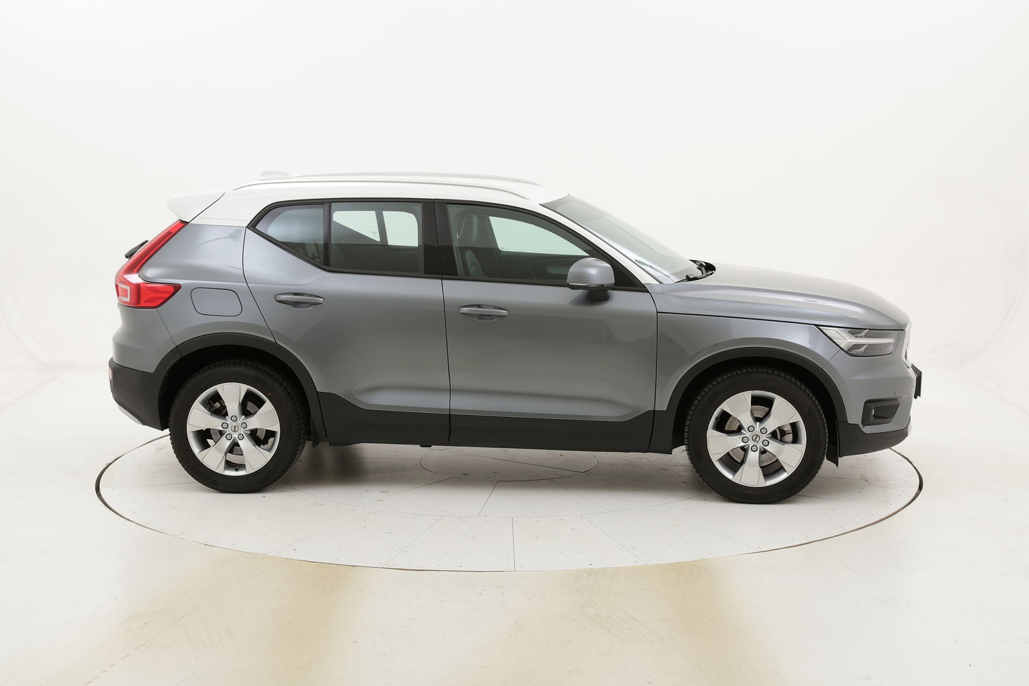 Volvo XC40 D4 Momentum AWD Geartronic usata del 2018 con 52.222 km