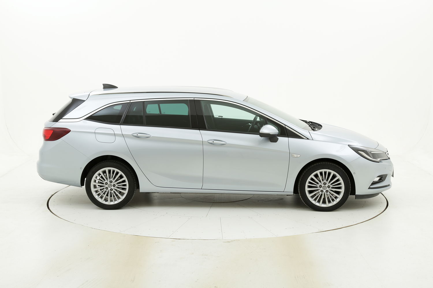 Opel Astra usata del 2016 con 106.541 km