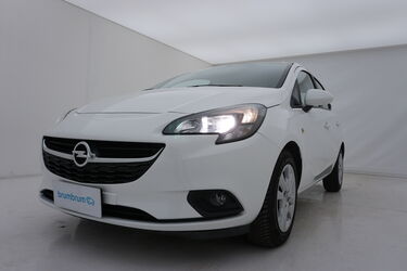 Visione frontale di Opel Corsa