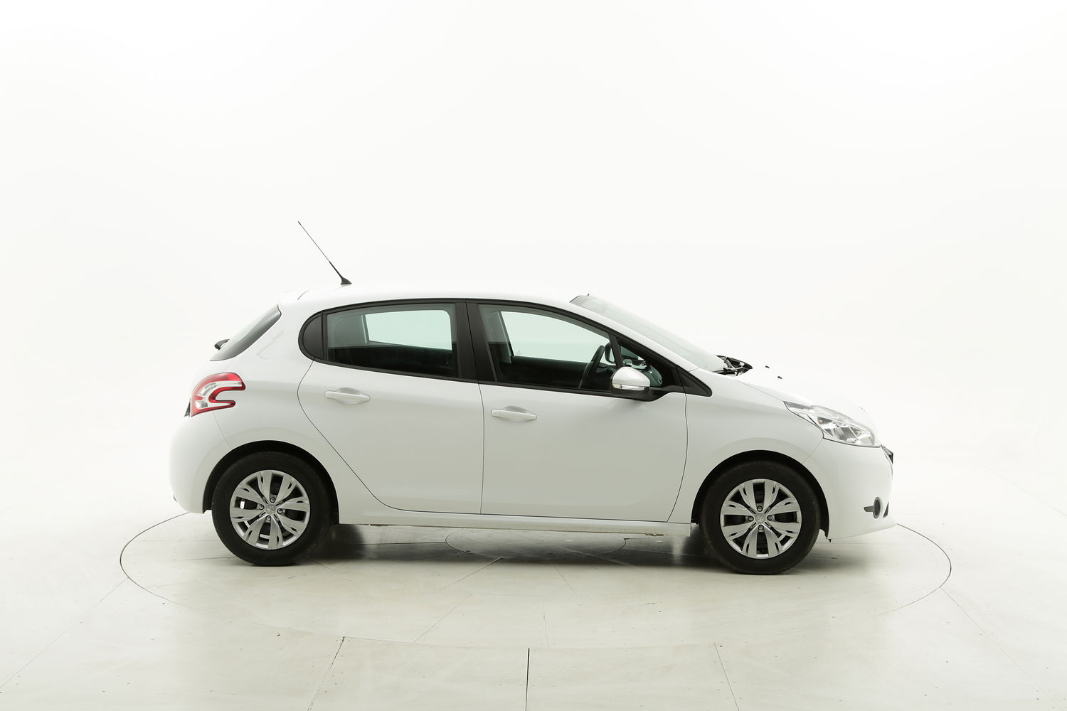 Peugeot 208 usata del 2015 con 32.498 km