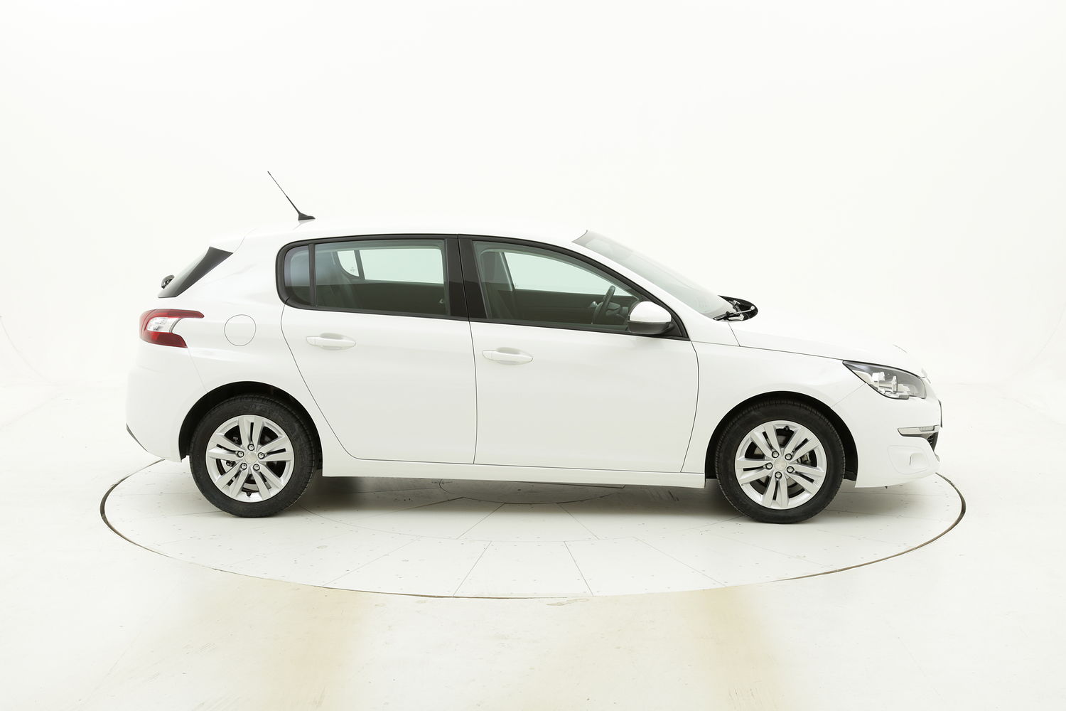 Peugeot 308 usata del 2017 con 126.174 km