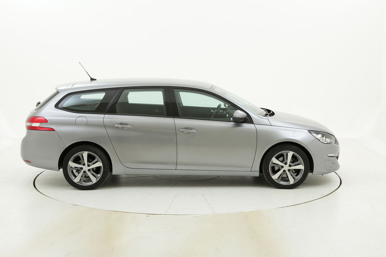 Peugeot 308 usata del 2016 con 138.954 km