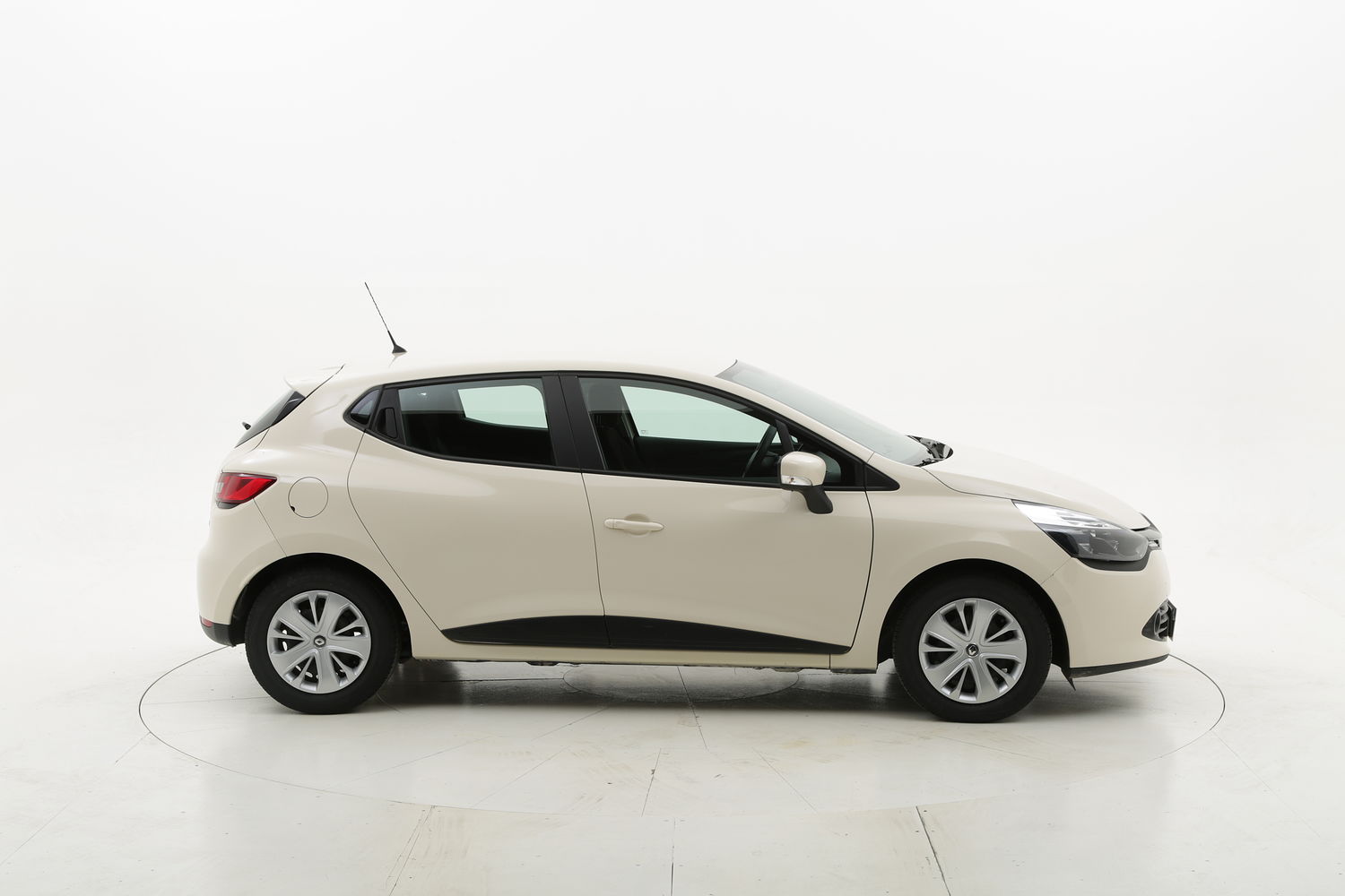 Renault Clio usata del 2016 con 72.902 km