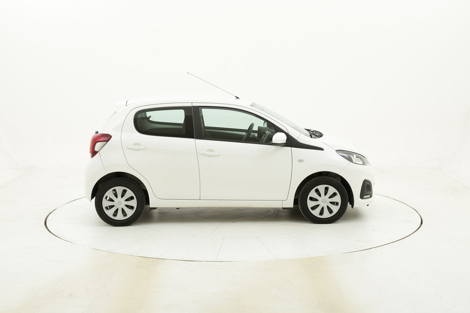 Peugeot 108 Active usata del 2015 con 37.082 km