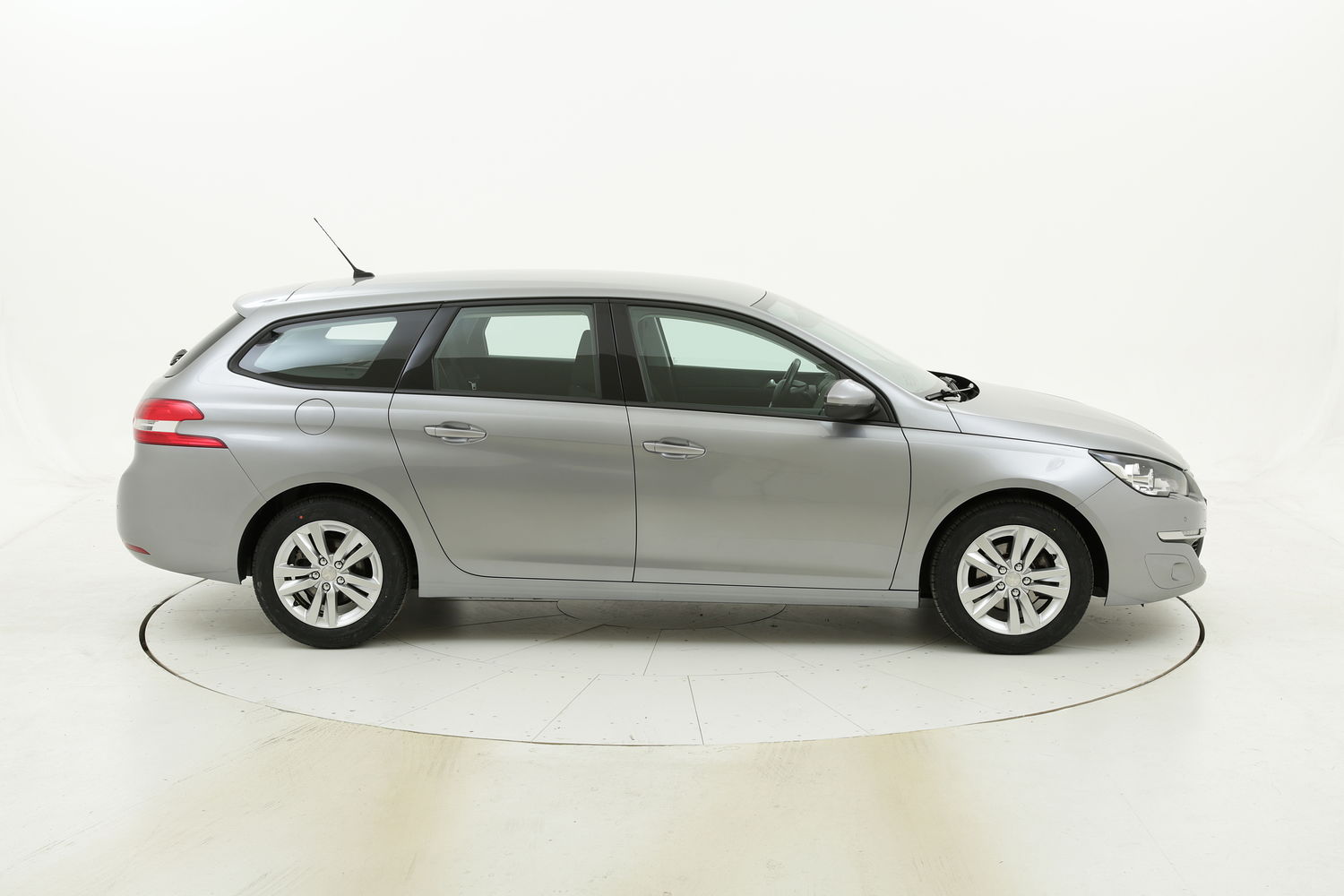 Peugeot 308 usata del 2016 con 92.775 km