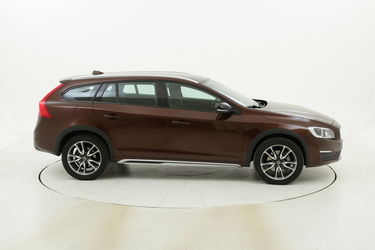 Volvo V60 Cross Country Cross Country D4 AWD Geartronic Business usata del 2017 con 58.784 km