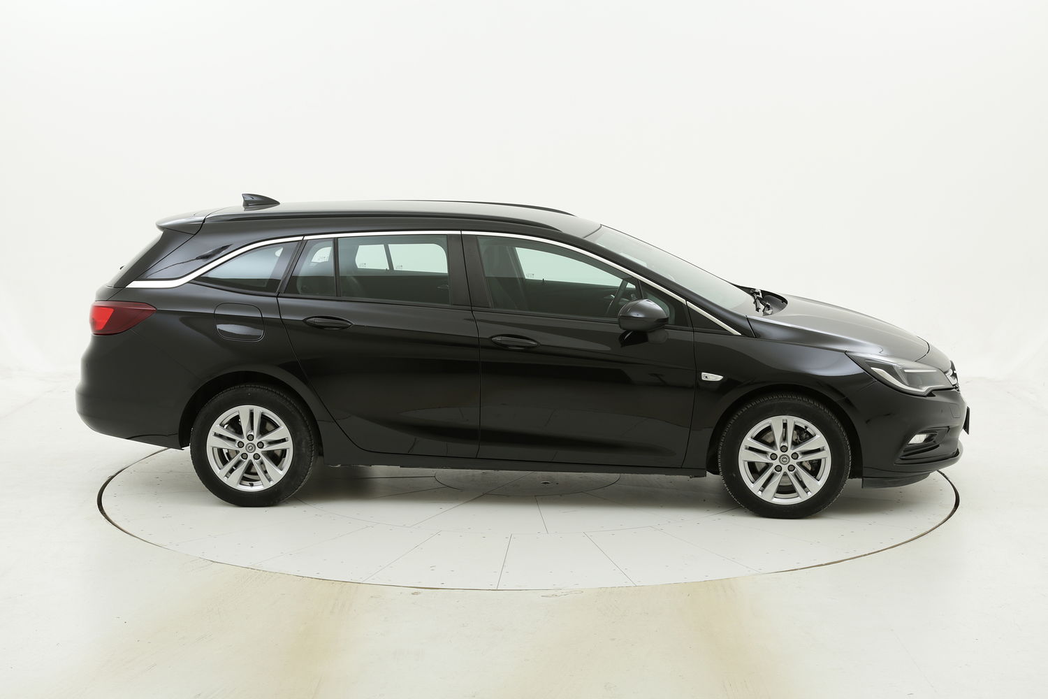 Opel Astra ST Business Aut. usata del 2017 con 92.229 km
