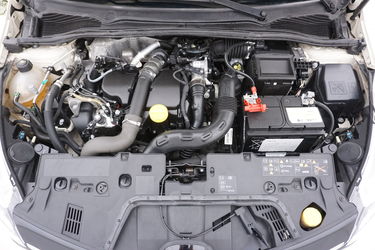 Renault Clio Vano motore Vano motore di Renault Clio