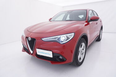 Alfa Romeo Stelvio Visione frontale Visione frontale di Alfa Romeo Stelvio