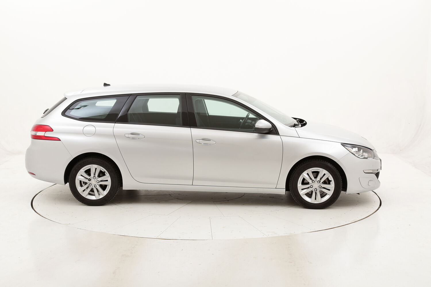 Peugeot 308 SW Business usata del 2016 con 99.293 km