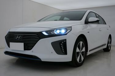 Visione frontale di Hyundai Ioniq