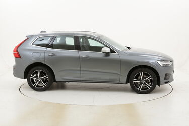 Volvo XC60 D4 R-design AWD Geartronic usata del 2018 con 29.689 km