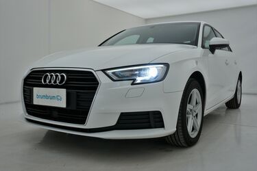 Visione frontale di Audi A3
