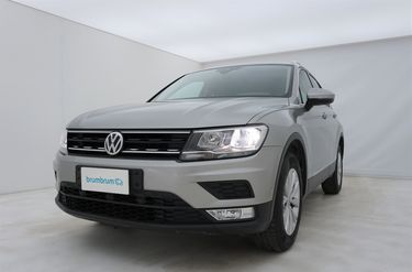 Volkswagen Tiguan Da un'altra prospettiva Volkswagen Tiguan Da un'altra prospettiva