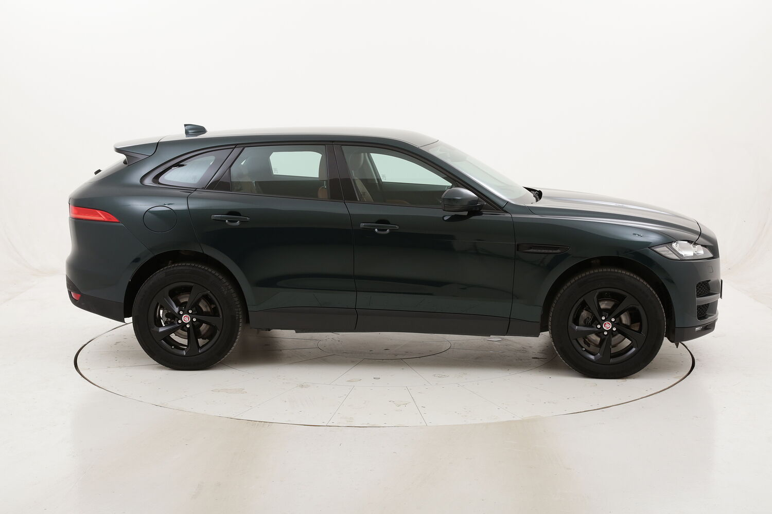 Jaguar F-Pace Portfolio AWD aut. usata del 2017 con 111.360 km
