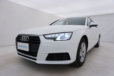 Audi A4 Da un'altra prospettiva Audi A4 Da un'altra prospettiva