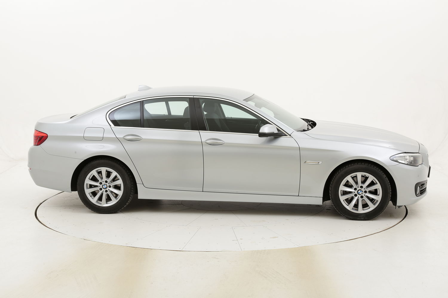 BMW Serie 5 520d xDrive Business aut. usata del 2016 con 109.589 km