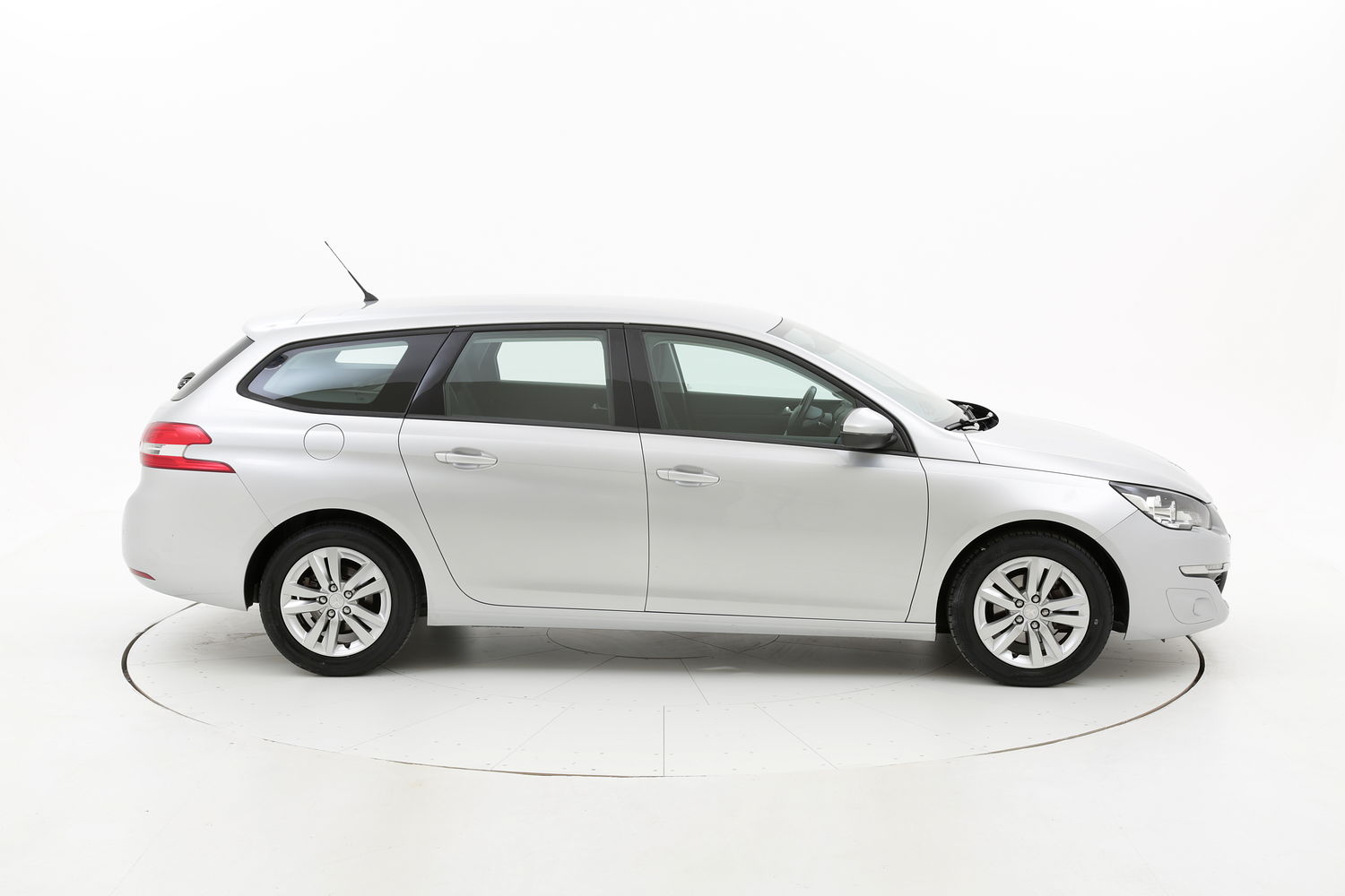 Peugeot 308 usata del 2015 con 121.629 km