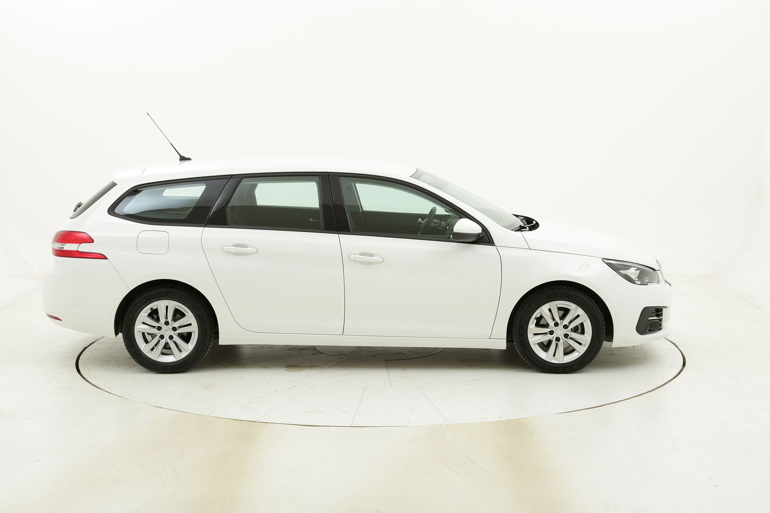 Peugeot 308 SW Business usata del 2017 con 100.920 km