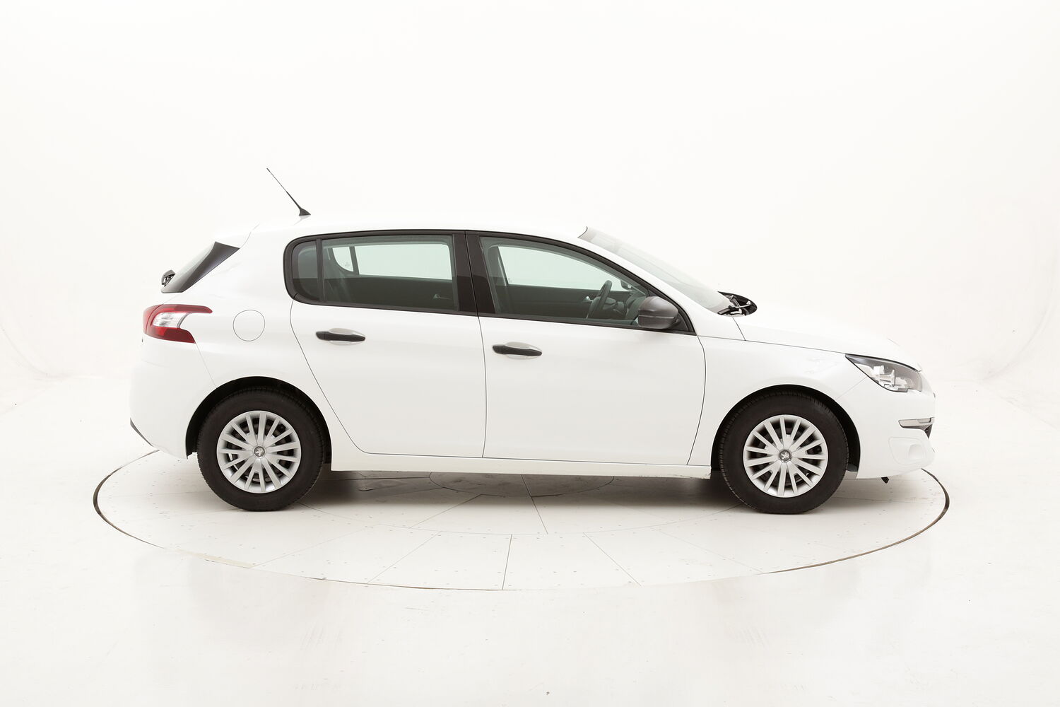 Peugeot 308 Access usata del 2015 con 102.970 km