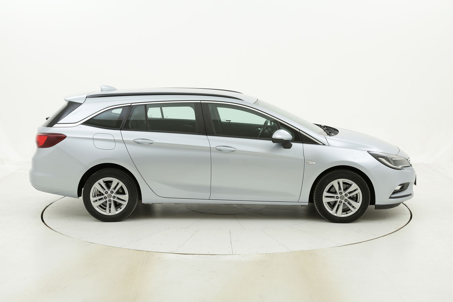 Opel Astra usata del 2017 con 107.149 km