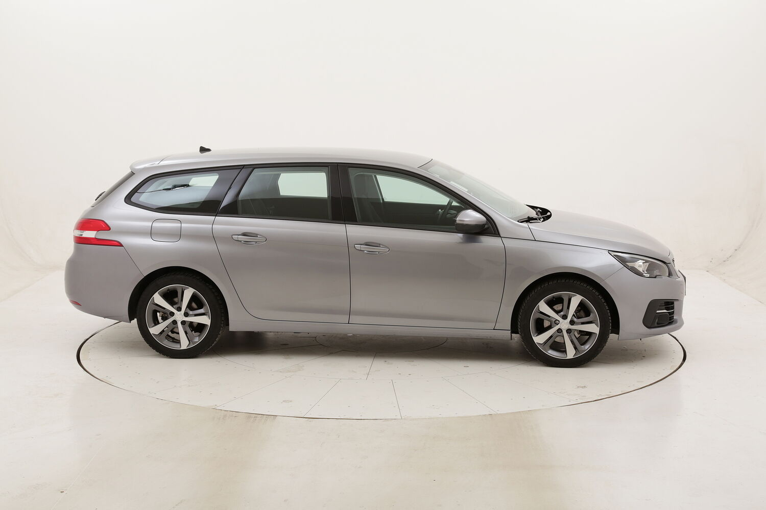 Peugeot 308 SW Active usata del 2018 con 69.833 km