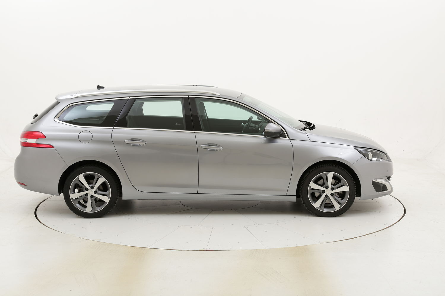 Peugeot 308 SW Allure usata del 2016 con 132.761 km