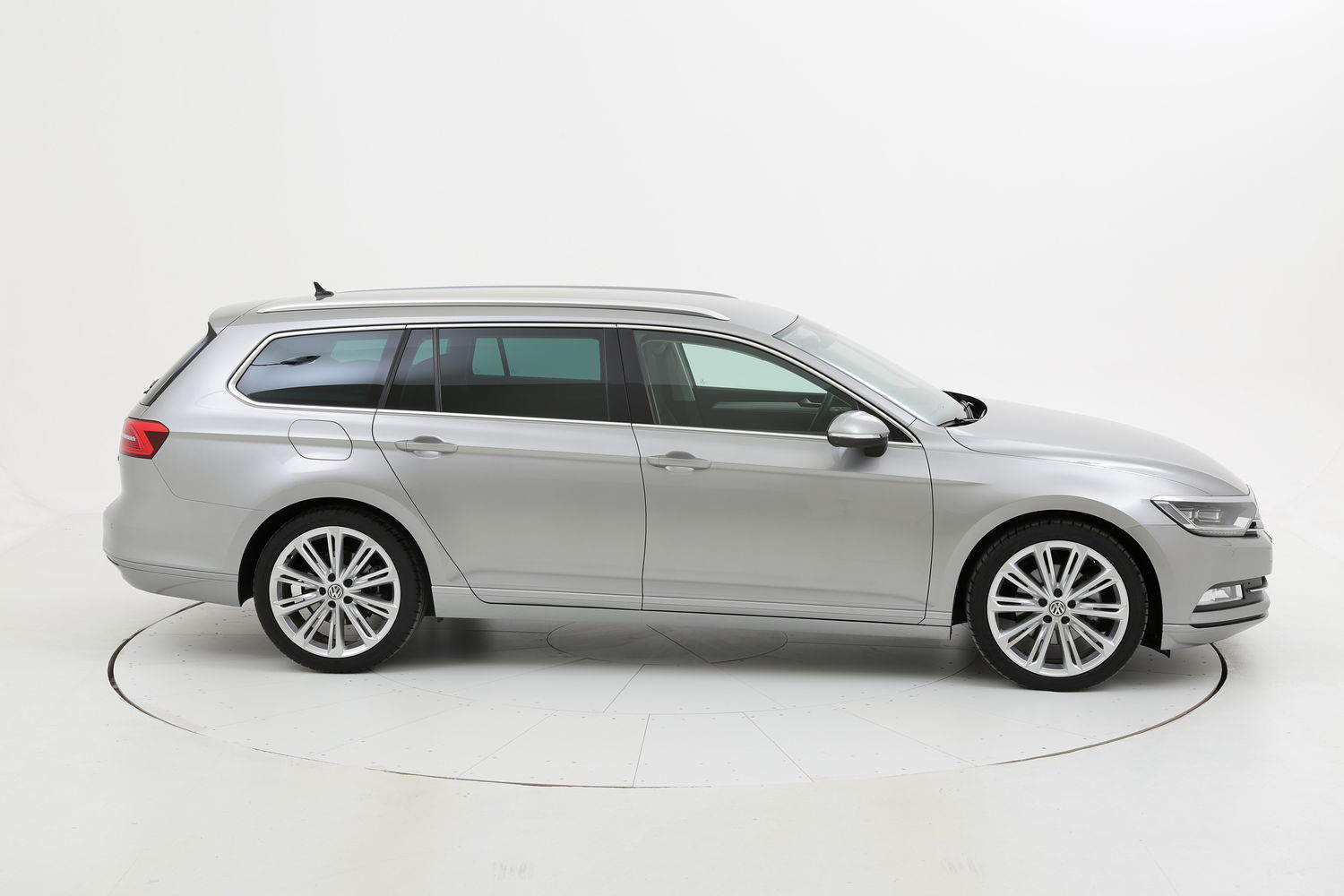 Volkswagen Passat usata del 2016 con 139.070 km