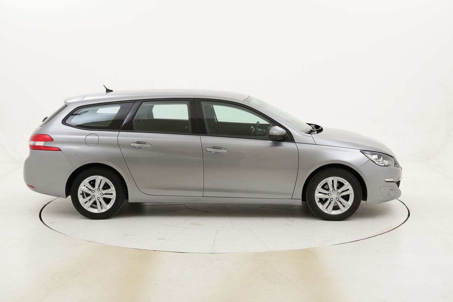 Peugeot 308 SW Business usata del 2015 con 65.370 km